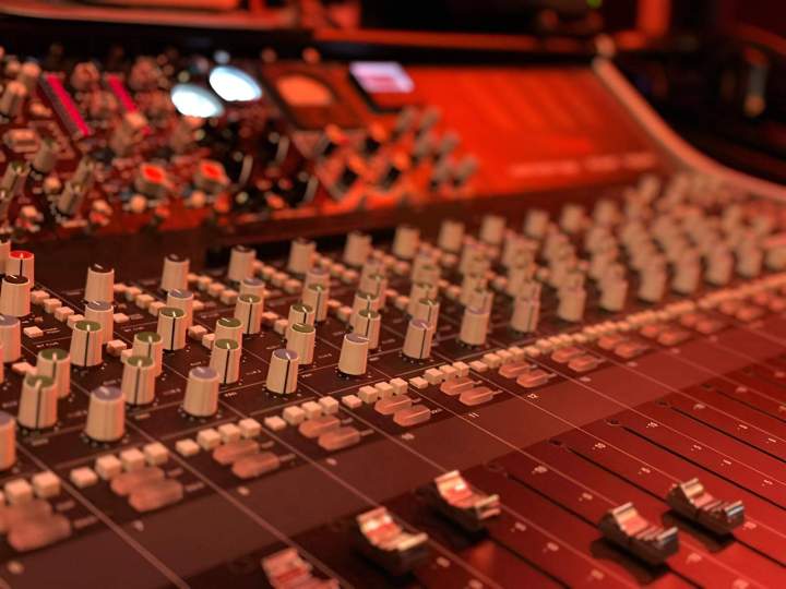 Perfectly balanced sound. Achieve radio-ready fidelity and impact for your finished tracks right here